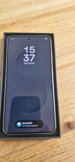 Samsung S25 Silver 128gb + Mag safe case