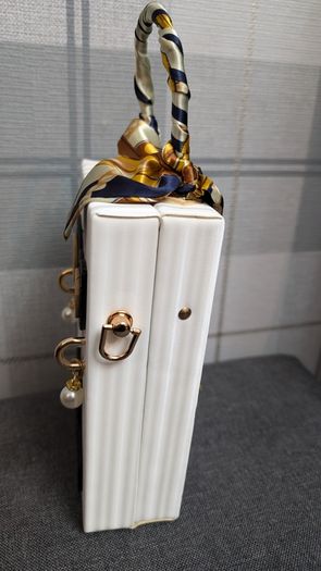 Chic Striped Design Shoulder Bag.