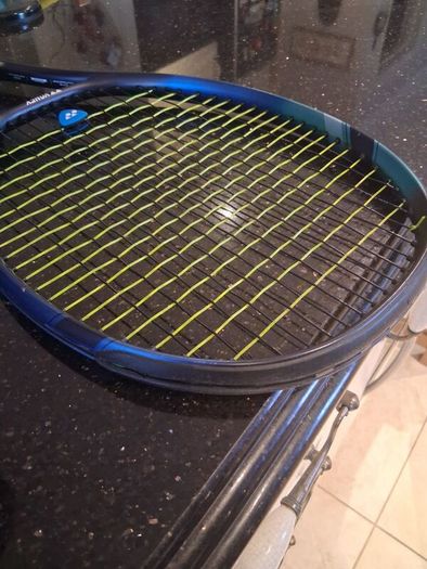 Yonex Ezone 98 305g tennis racket