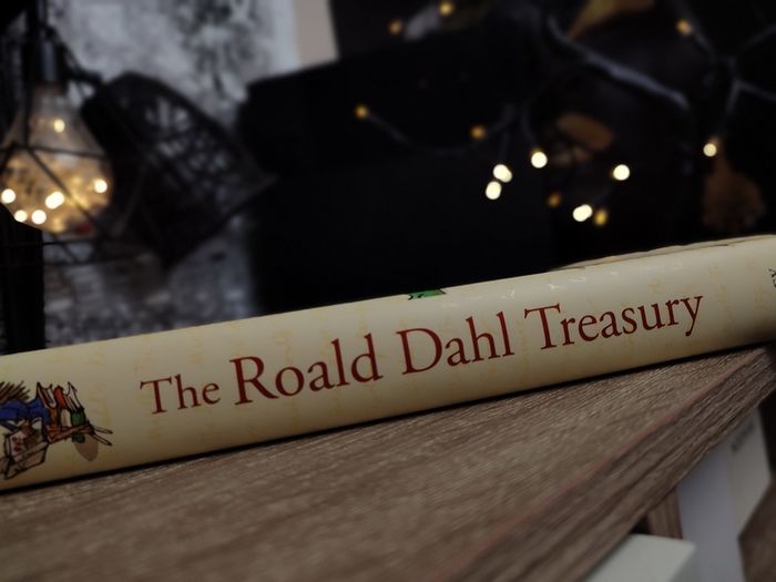 The Roald Dahl Treasury ! by Roald Dahl ! Hardcover ! 1997 ! by Jonathan Cape !