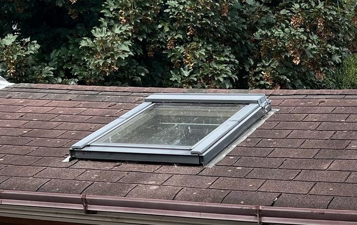 Velux roof window GGLM04 700x900mm