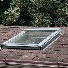 Velux roof window GGLM04 700x900mm