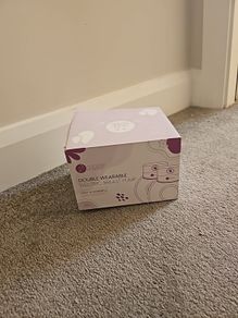 Breast pump nursing mama