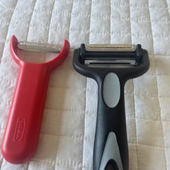 Vegetable peelers