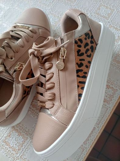 Leather womens trainers Carvela size 38