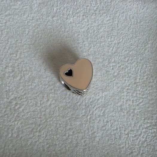 Pandora heart charm enamel very good condition fully hallmarked