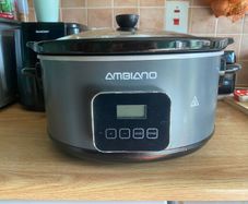 Slow cooker