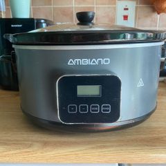 Slow cooker