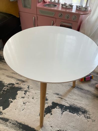 kids table and chair