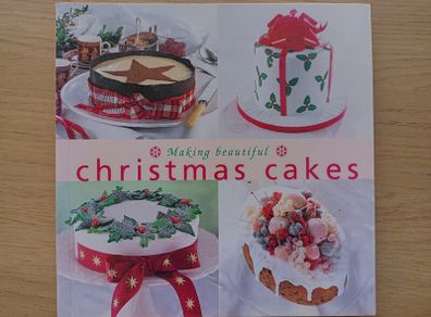 Making Beautiful Christmas Cakes