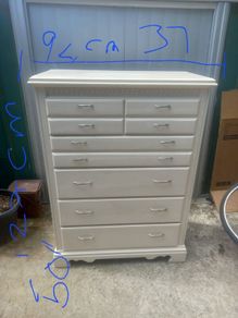 Chest of drawers