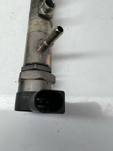 2011 Bmw 5 Series F10 Fuel Common Injection Rail With 2 Sensors 780912804 A2l4b77s
