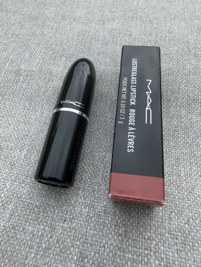 MAC Lustreglass Lipstick Shade 508 Hug me