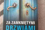 Za Zamknietymi Drzwiami
