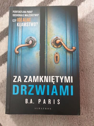 Za Zamknietymi Drzwiami
