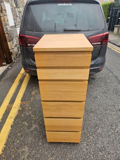 chest of drawers