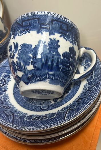 60s Arklow Pottery Willow Pattern cups and saucers x7