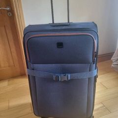 Tripp Affinity Large Navy Blue Expandable Suitcase