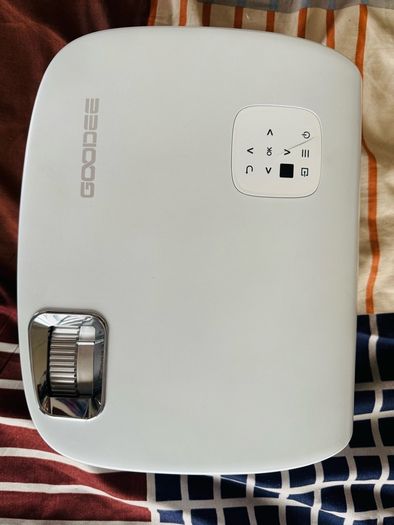 GooDee HD Projector Like New excellent condition