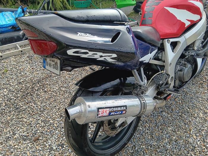 Honda Fireblade 98/99 model.