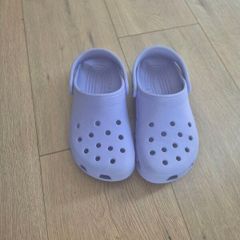 crocs