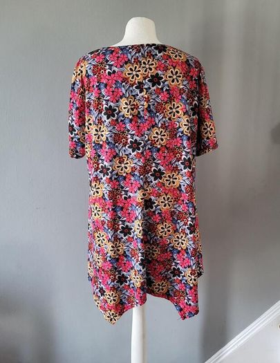 Enmain pink & multicolour top, Size 20-22