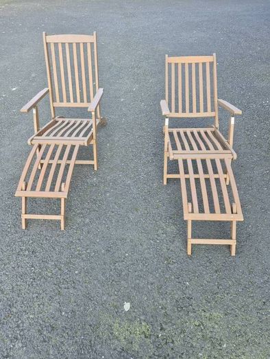 solid wood teak sunlounger / deck chair