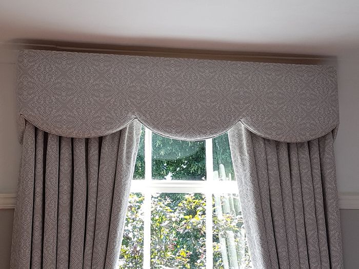 curtain  phelmet box