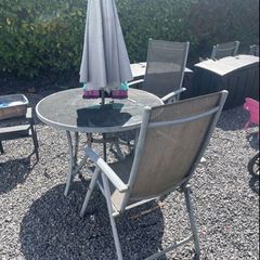 garden table and chairs