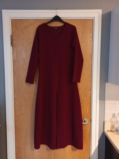 Bee Bee Burgundy  Dress     S.12.   New.
