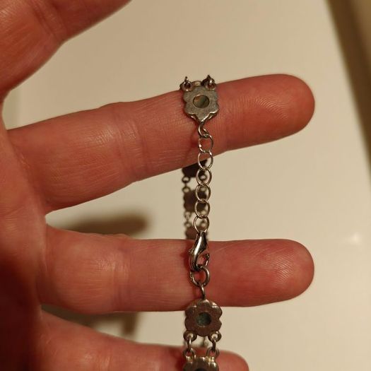 silver bracelet with mother of pearl in little flowers
