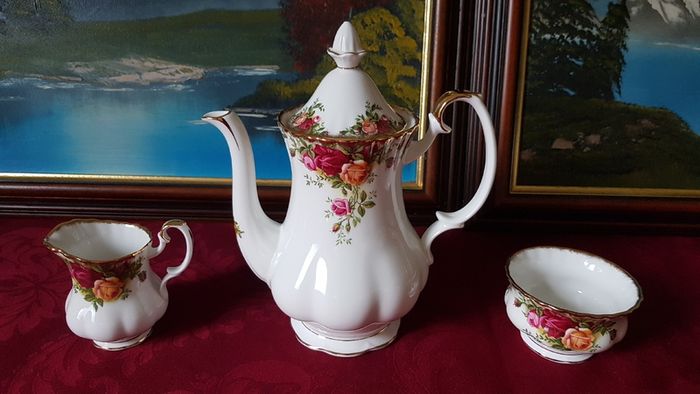15 Piece Royal Albert Old Country Roses Bone China Gold Gilt Coffee Set For 6 Person Setting Made In England
