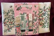Vegan Body Care set. Washbag, Body Wash, Body Cream. New.