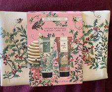 Vegan Body Care set. Washbag, Body Wash, Body Cream. New.