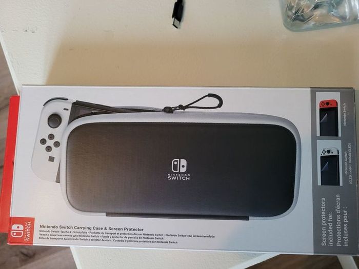 Nintendo  Case and Srean Cover