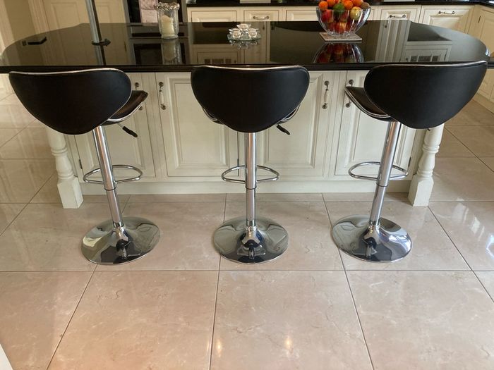 Bar type kitchen swivel stools