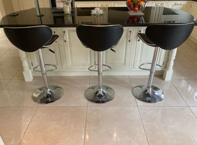 Bar type kitchen swivel stools