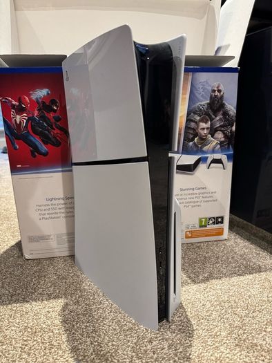Sony PS5 Slim Disc drive 1TB 2 controllers