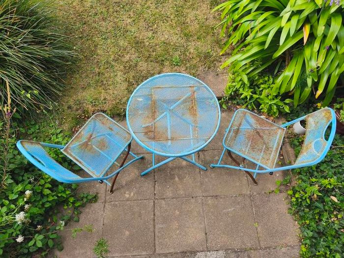 Outdoor Table & Chairs