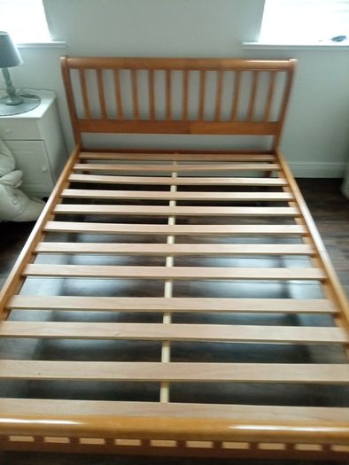 wooden bed 4ft.6 great condition
