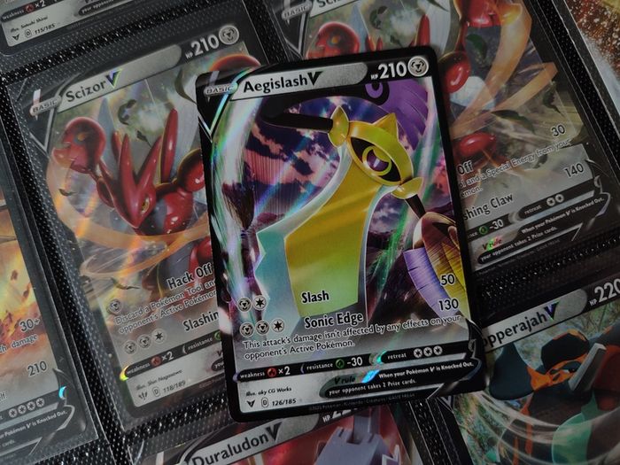 Aegislash V ! Ultra Rare ! from Vivid Voltage Set ! 2020 ! Pokemon Card !