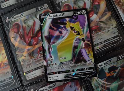 Aegislash V ! Ultra Rare ! from Vivid Voltage Set ! 2020 ! Pokemon Card !