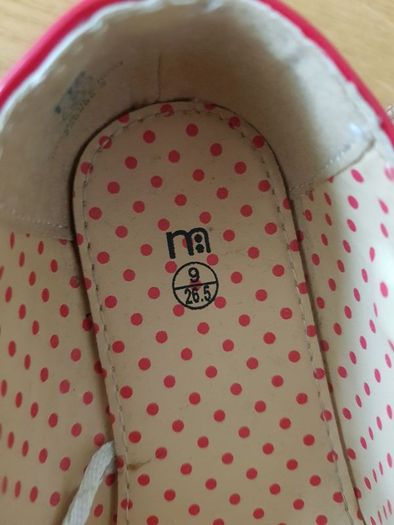 Girl's shoes