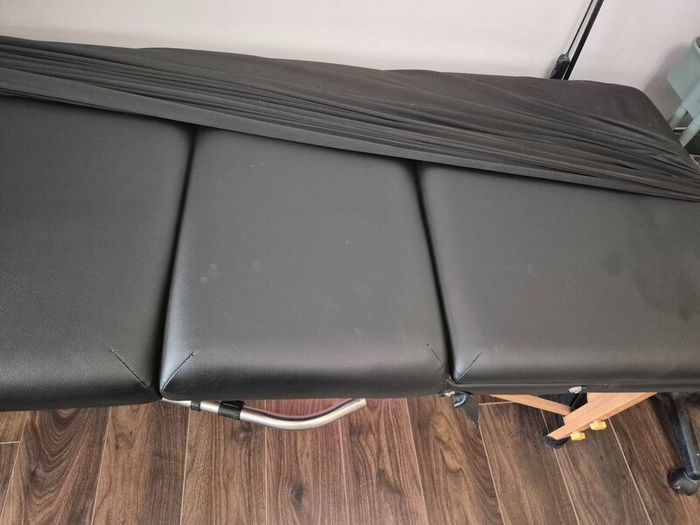 Massage beauty bed