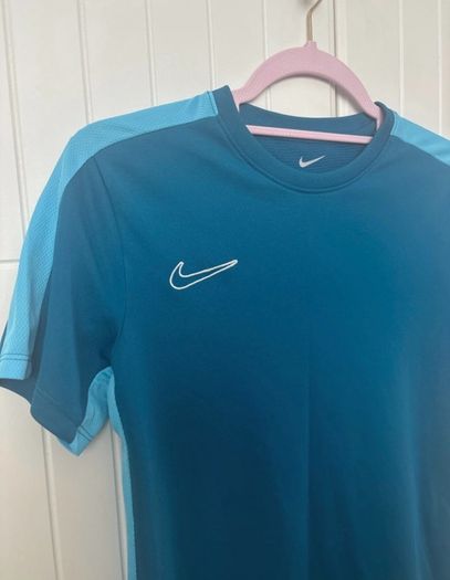 boys nike top