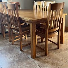 Solid oak table & 8 chairs