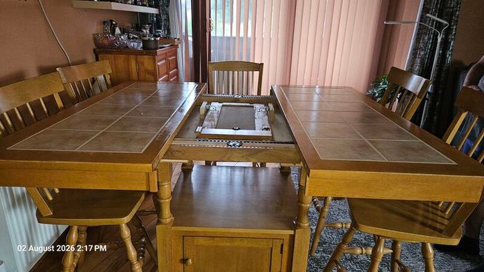 Solid oak extendable table