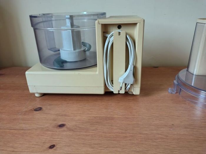 Vintage Philips Food Processor (HR 2374)