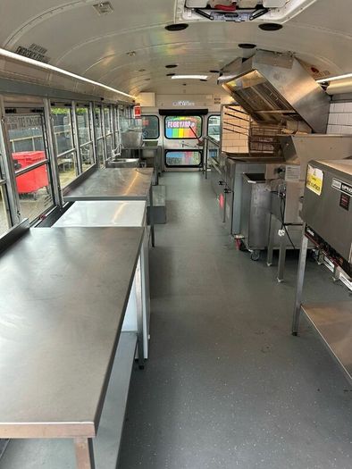 Fully Equipped American School Bus  Static Food/B