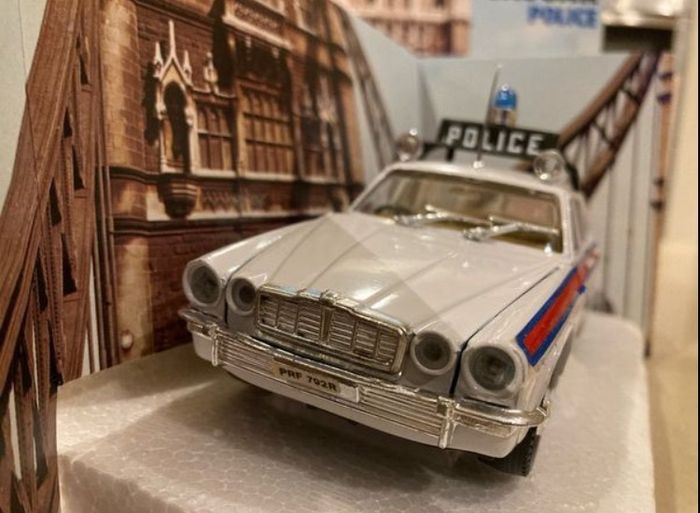 Jaguar XJ 4.2 Police 1/25 Polistil 1978 # 2